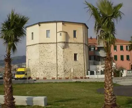Bilocale Porto Marina Degli Aregai Appartement