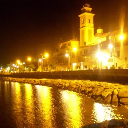 Bilocale Porto Marina Degli Aregai