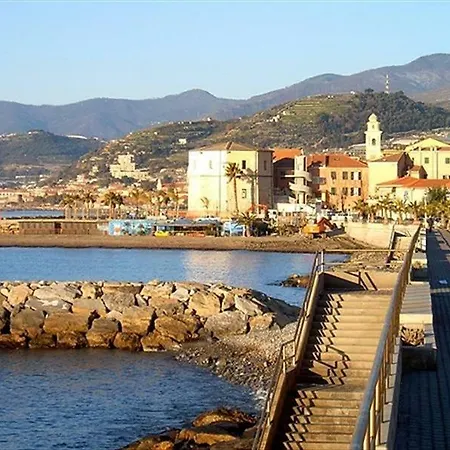 Bilocale Porto Marina Degli Aregai *