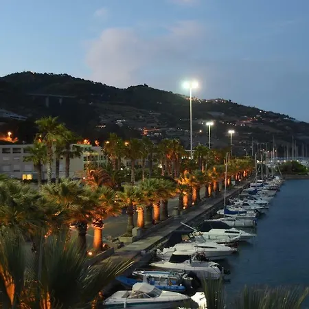 Bilocale Porto Marina Degli Aregai Appartement Santo Stefano al Mare